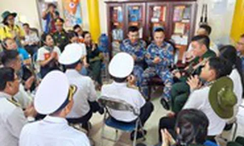 Vượt 2.000 hải lý đến thăm Trường Sa