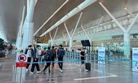Ngày đầu Vietnam Airlines khai thác toàn bộ ở nhà ga T3 Tân Sơn Nhất: suôn sẻ, ổn định
