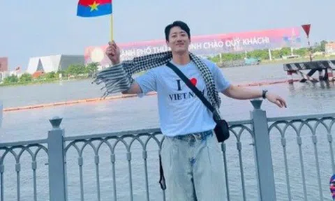 Khách Hàn Quốc nói điều gây bất ngờ sau khi dậy 4h sáng để xem duyệt binh