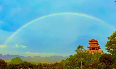 Cầu vồng xuất hiện ở chùa Tam Chúc, nơi đang tôn trí xá lợi Phật
