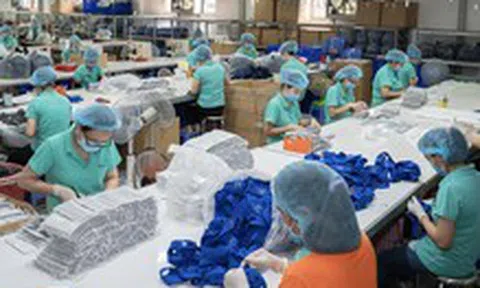 Khẩu trang đắt hàng chợ mạng sau cảnh báo của cơ quan chức năng về COVID-19