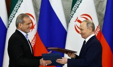 Nga - Iran tăng cường quan hệ, đồng lòng đối phó sức ép từ phương Tây