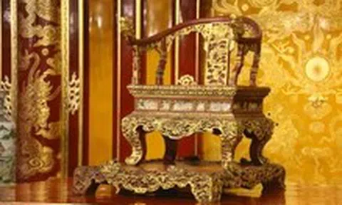 Ngai vàng triều Nguyễn đẹp và tinh xảo cỡ nào trước khi bị bẻ gãy?