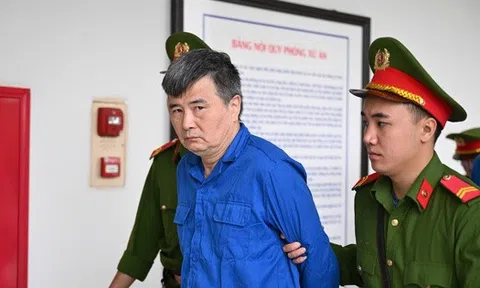 Cựu vụ phó Nguyễn Lộc An khai việc nữ đại gia xòe sổ đỏ "thích quyển nào thì chọn"