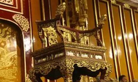 Huế đề xuất lập hội đồng khoa học để tìm cách sửa ngai vàng bị bẻ gãy