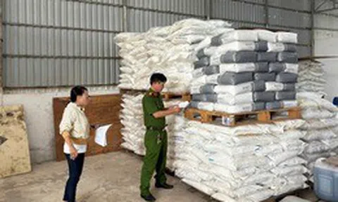 Phát hiện 25 tấn hóa chất và mỹ phẩm không rõ nguồn gốc