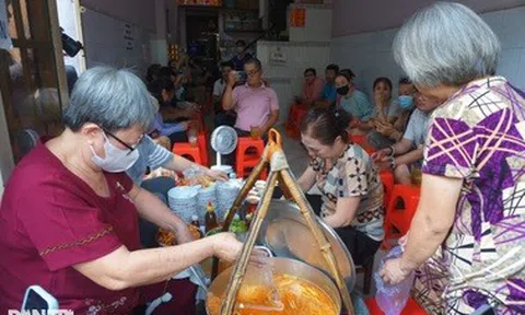 Quán bánh canh "nhanh nhất TPHCM" nghỉ bán, khách vội đến ăn vẫn không kịp