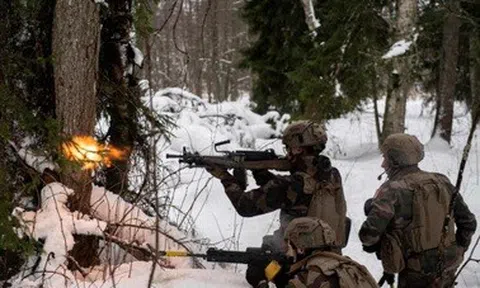 NATO lên dây cót cho cuộc chiến với Nga