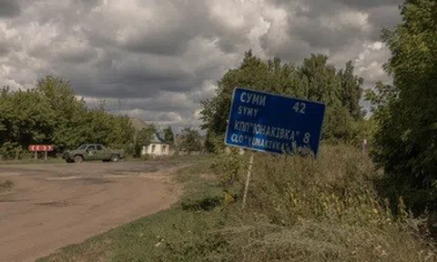 Nga dồn 50.000 quân tinh nhuệ sát biên giới, Ukraine hối hả sơ tán dân