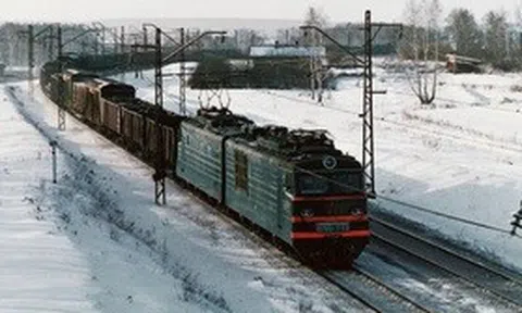 Ukraine nói tàu quân sự Nga phát nổ trên đường đến Crimea