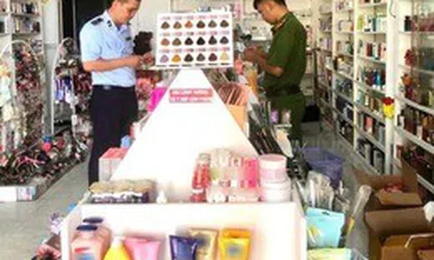 Phát hiện 114 hộp mỹ phẩm không rõ nguồn gốc ở Cà Mau