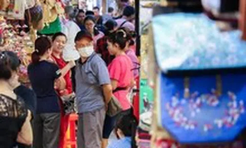 Cửa hàng chỉ nhận tiền mặt, không nhận chuyển khoản: Có thể bị xử phạt, truy thu thuế