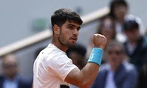 Sinner - Alcaraz (ván 4) 5-3: Alcaraz mất break