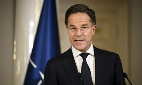 NATO: Phương Tây cần tăng chi tiêu quân sự hoặc bắt đầu học tiếng Nga