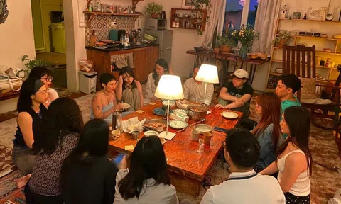 Không gian độc đáo: Nơi người lạ nấu ăn, khiêu vũ và trò chuyện đến sáng