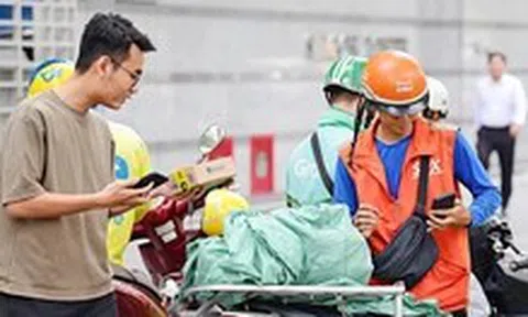 Shopee thêm phí mới, tự động cắt trực tiếp từ doanh thu của tiểu thương online