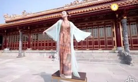 Thí sinh thi hoa hậu phải xin lỗi vì clip múa trước sân chầu điện Thái Hòa