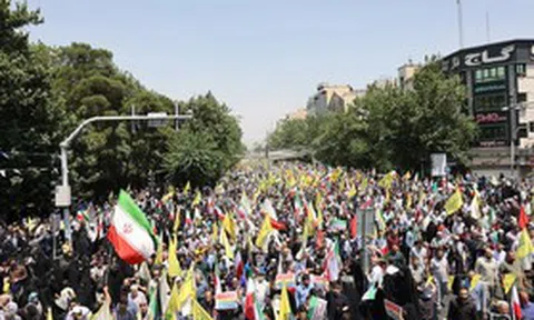 Iran: Cuộc không kích của Israel là "lời tuyên bố chiến tranh"
