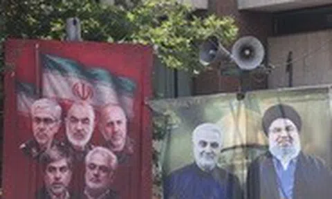 Iran tưởng niệm các tướng thiệt mạng vì Israel bằng áp phích trên đường phố