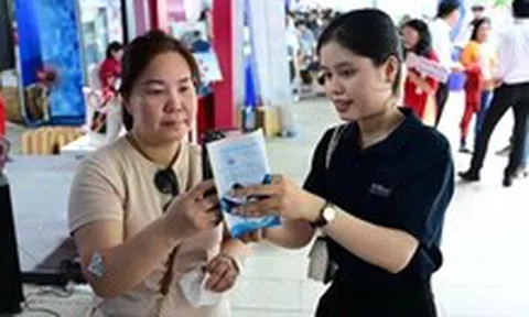 Ngân hàng đón hàng nghìn lượt khách mở tài khoản trong Lễ hội không tiền mặt