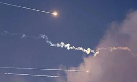 Iran dùng chiến thuật mới khiến phòng không Israel “quân ta đánh quân mình”