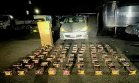Chống buôn lậu, hàng giả 16-6: Khởi tố tài xế chở 120kg pháo lậu