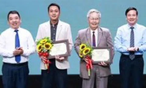 ‘Khúc ca người làm báo’, ‘Trên đường mực cháy’, ‘Lời Bác dặn’ giành giải nhất sáng tác về nghề báo