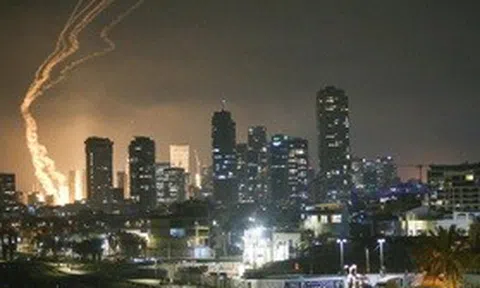 Phòng không Israel khai hoả dữ dội đáp trả hỏa lực từ Iran: Kết quả ra sao?