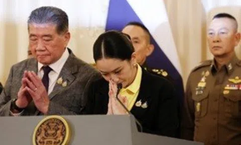 Thủ tướng Thái Lan xin lỗi, họp khẩn với quân đội sau vụ rò rỉ điện đàm