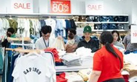 Hiện tượng mua sắm Vincom Red Sale 'khuấy đảo' thị trường bán lẻ mùa hè 2025