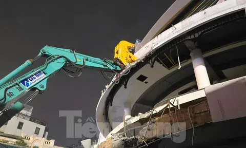 Hà Nội bắt đầu phá dỡ tòa nhà Hàm cá mập