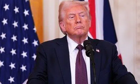 Vì sao ông Trump chưa động binh với Iran giữa lúc "nước sôi lửa bỏng"?
