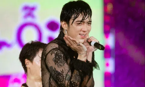 Manwah xin lỗi vì mở 'Trình' đón khách 'Anh trai vượt ngàn chông gai'