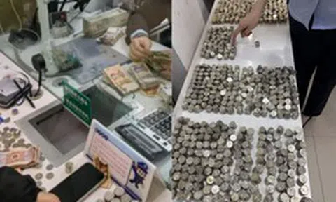 Người phụ nữ mang 4 tấn tiền trị giá 2,5 tỷ đồng đến ngân hàng gửi tiết kiệm: “Tôi chỉ bán tạp hoá ở cổng trường”