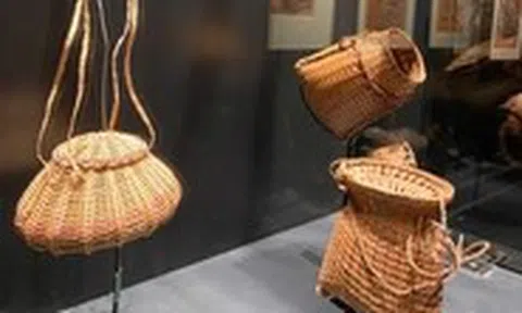 Giỏ cua, giỏ cá vào không gian trang trọng của Bảo tàng Mỹ thuật Việt Nam