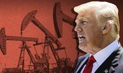 Ông Trump bất ngờ nói Trung Quốc có thể mua dầu mỏ Iran, giá dầu giảm mạnh