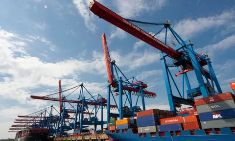 Việt Nam trong cuộc tái cấu trúc chuỗi cung ứng toàn cầu dưới ảnh hưởng chiến tranh thương mại Mỹ - Trung