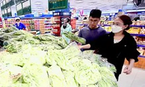 Hàng thiết yếu giảm giá mạnh trong Shopping Season 2025