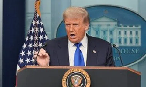 Ông Trump cảnh báo tiếp tục ném bom Iran