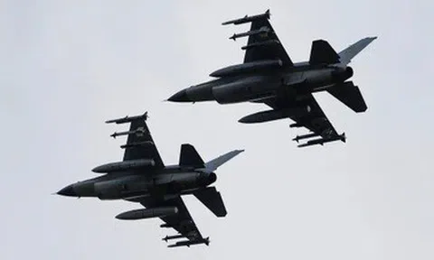 Tiêm kích F-16 của Ukraine rơi khi đối phó đòn không kích ồ ạt từ Nga