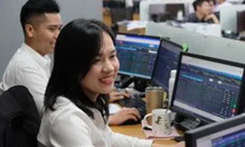 Ồ ạt lao vào mua cổ phiếu, cửa lời đang mở to hay rủi ro rình rập?