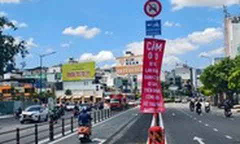 Cho xe máy rẽ trái từ đường Cộng Hòa vào nhà ga T3, đường sá thông thoáng hơn
