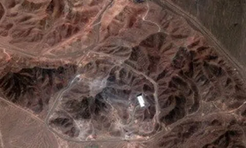 Ảnh vệ tinh tiết lộ động thái mới của Iran tại "pháo đài" hạt nhân Fordow