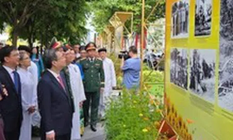 Trưng bày 100 ảnh tư liệu quý về cố Tổng Bí thư Nguyễn Văn Linh tại công viên Lam Sơn