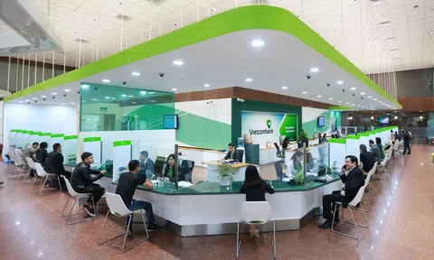 Sự ảnh hưởng của tỷ lệ dư nợ tín dụng trên tổng tài sản và cơ cấu lĩnh vực cho vay theo ngành nghề đến hiệu quả hoạt động của Vietcombank