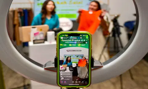 Yếu tố ảnh hưởng đến hành vi mua sắm ngẫu hứng của người tiêu dùng nữ Gen Z qua livestream trên nền tảng TikTok: Trường hợp tại TP. Hồ Chí Minh
