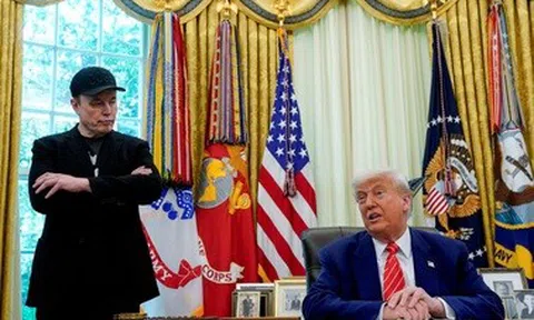 Phản ứng của tỷ phú Elon Musk khi Tổng thống Trump dọa trục xuất