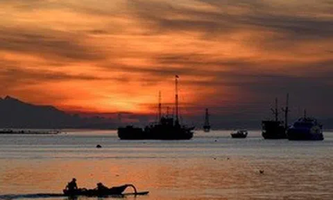 Chìm phà chở 65 người ở Bali