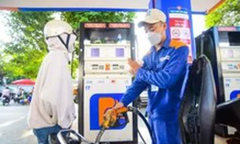 Giá xăng dầu đồng loạt giảm mạnh tới 1.000 đồng/lít