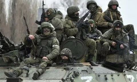 Nga phát vũ khí NATO cho lực lượng gồm binh sĩ Ukraine đầu hàng